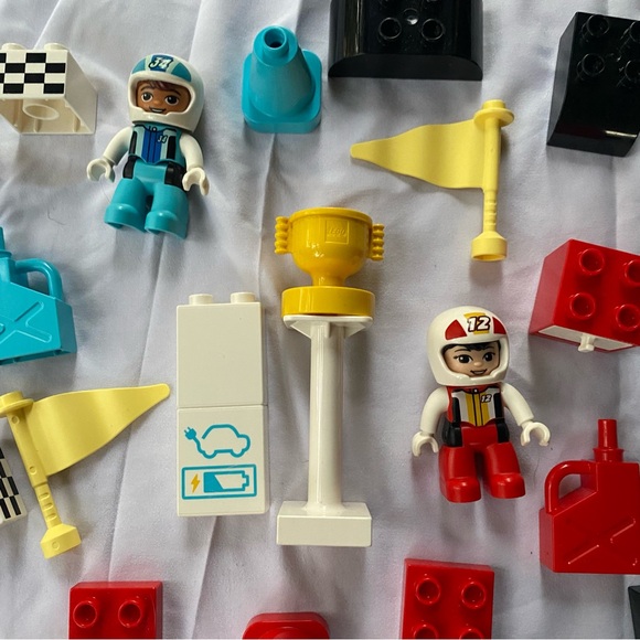 Lego Duplo Race Cars Drivers Lot Extra Parts Incomplete Set Mixed Parts Gas Cans - Picture 7 of 7